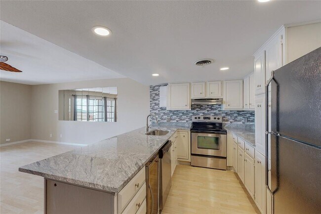 Photo - 426 Yacht Club Dr