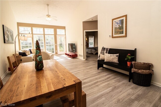 Photo - 4977 Lake View Dr