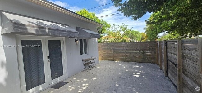Building Photo - 2601 SW 24th Ave Rental