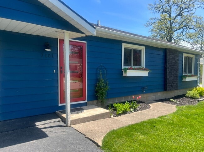 Building Photo - Beautiful 2 Bedroom Single Family on Paddo... Rental