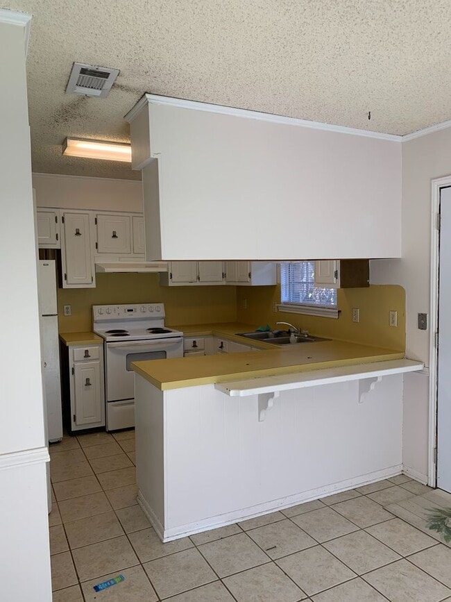 Photo - Great yard for entertaining....