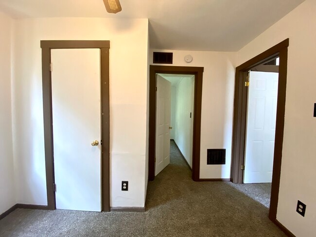 Photo - 25 N 44th St