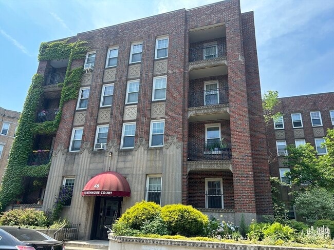 Building Photo - 48 Strathmore Rd Unit 4
