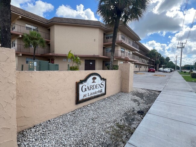 Building Photo - Charming Unit 172
