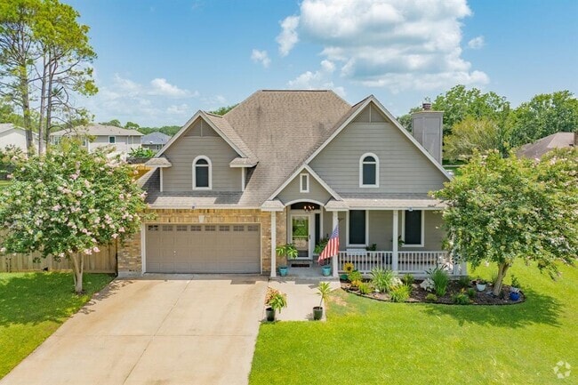 Building Photo - 400 S Amherst Dr Rental