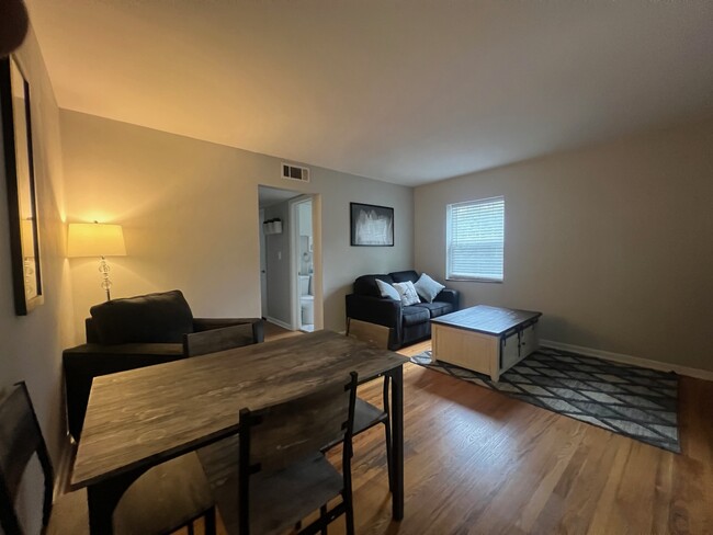 Photo - 4504 Holly St Unidad 2N Rental