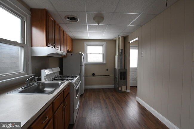 Building Photo - 52 Chestnut St