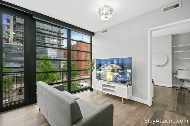 Building Photo - 1300 4th St SE Unit 213