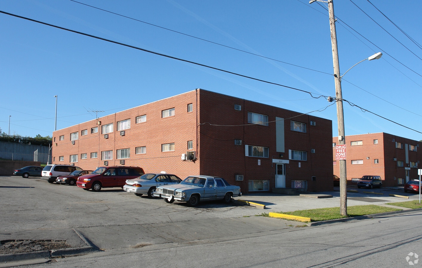 Photo - 3021 Burt St Apartments