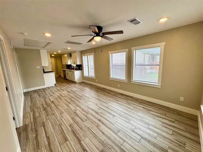 Photo - 410 McPhail St