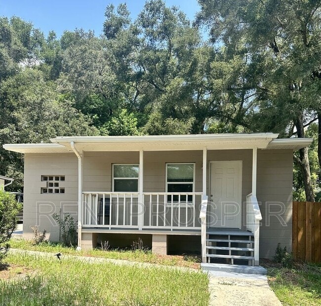 Building Photo - 711 W Franklin Ave