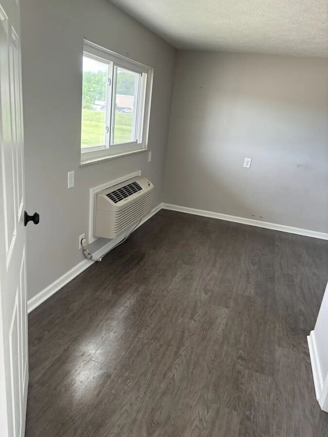 Photo - Charming Updated Unit Near Fostoria, Findlay & Carey Unit 7