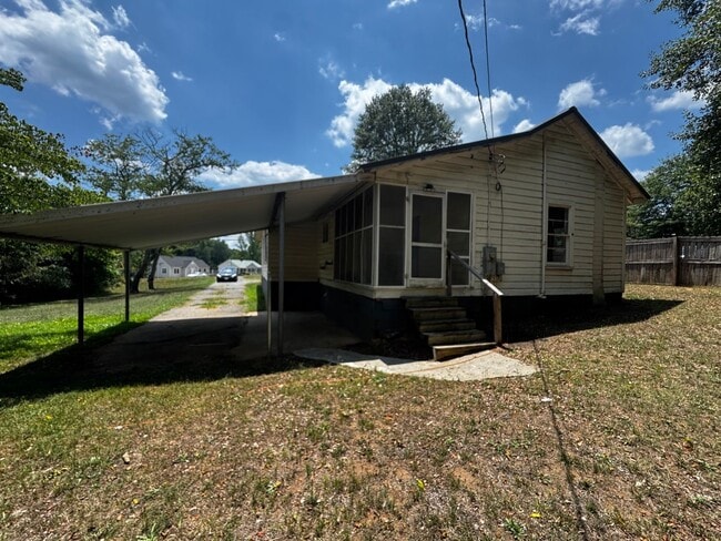 Photo - 3/1 close to uptown Shelby, NC