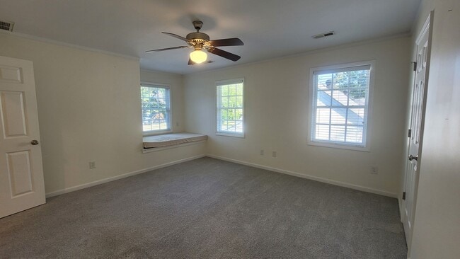 Photo - Bright and spacious 3BR/2ba in Lindley Park!