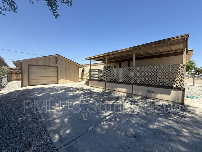 2111 Santa Cruz Ave