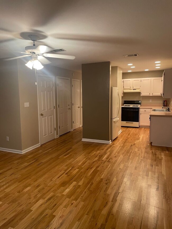 Photo - Huge 2/2.5 off Apalachee Parkway!