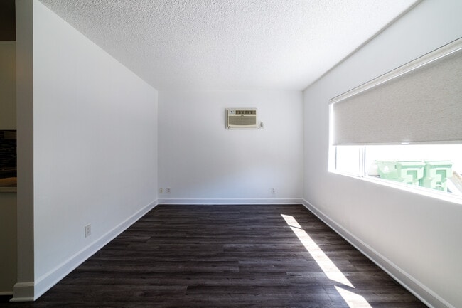 Photo - 319 Heliotrope Dr Unit 1
