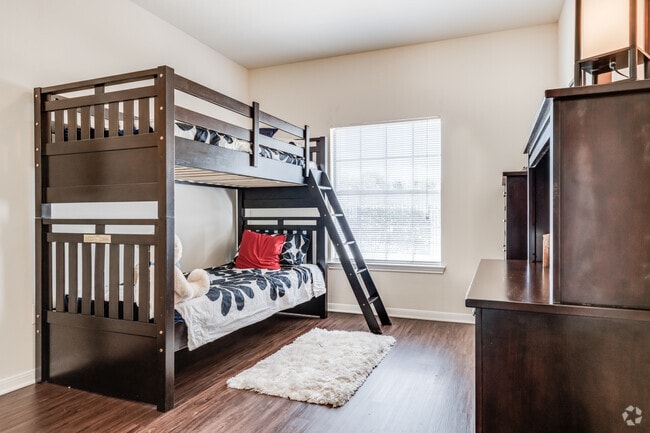 2BR, 1BA - 977SF