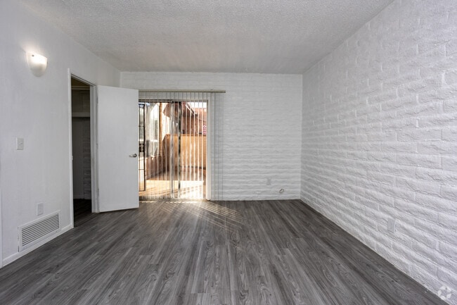1BR, 1BA - 712SF