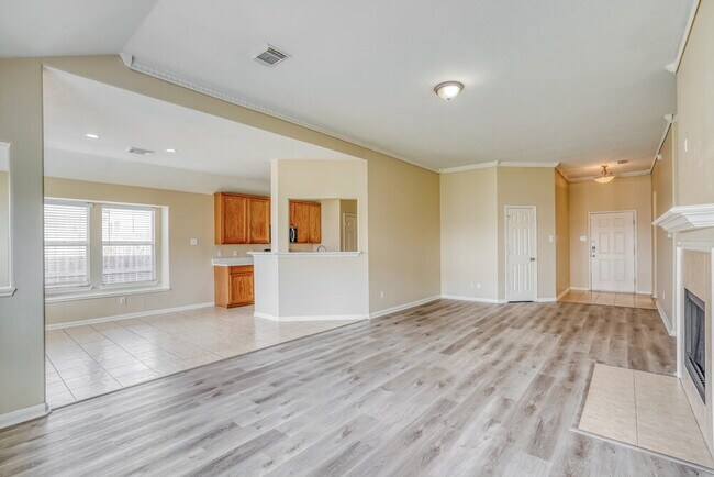 Photo - 2011 Pinecreek Pass Ln