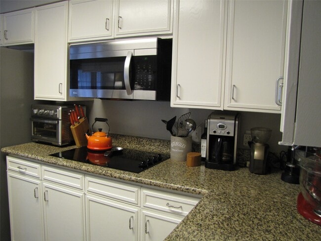 Photo - 7902 Meadowcroft Dr