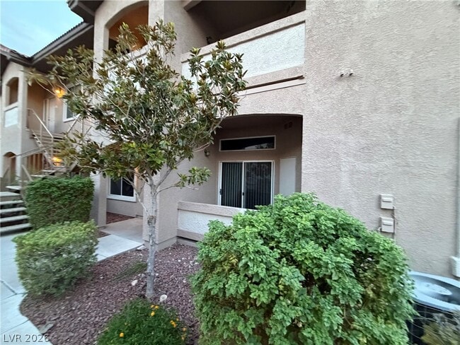 2305 W Horizon Ridge Pkwy Unidad 1814