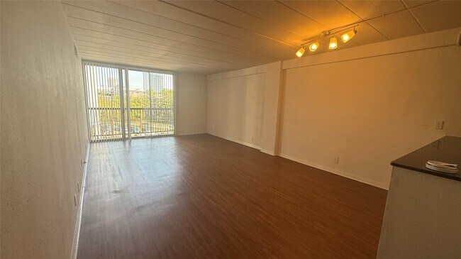 Photo - 5400 Memorial Dr