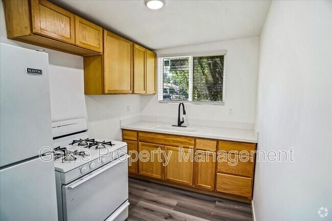Building Photo - 23830 Newhall Ave Unit J Rental