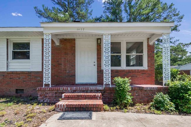 Photo - 1437 Thelbert Dr House