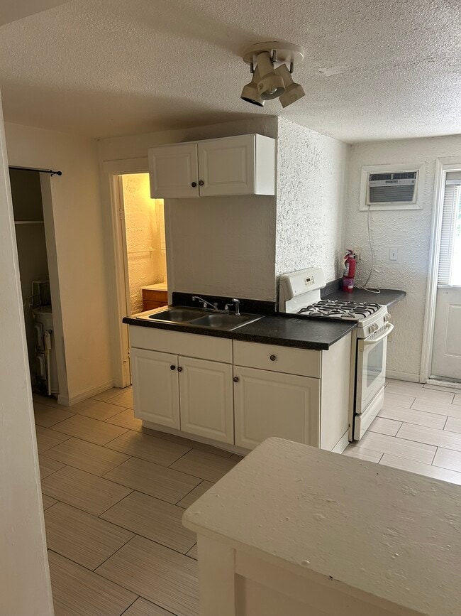 Building Photo - Largo Unit 2