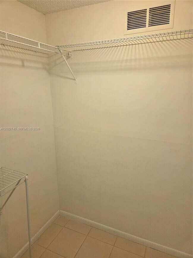 Photo - 413 Lakeview Dr Unit 104