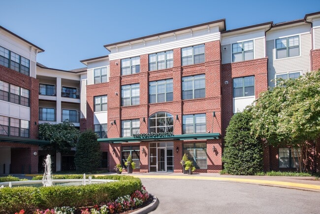 Amplios apartamentos de una a dos habitaciones en Lorton, VA - The Cosmopolitan at Lorton Station Apartamentos