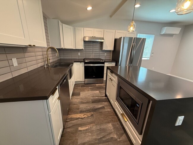 3042 Hermosa Ave