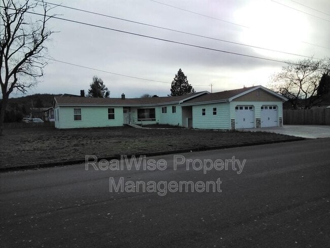 Photo - 2347 Cannon Ave