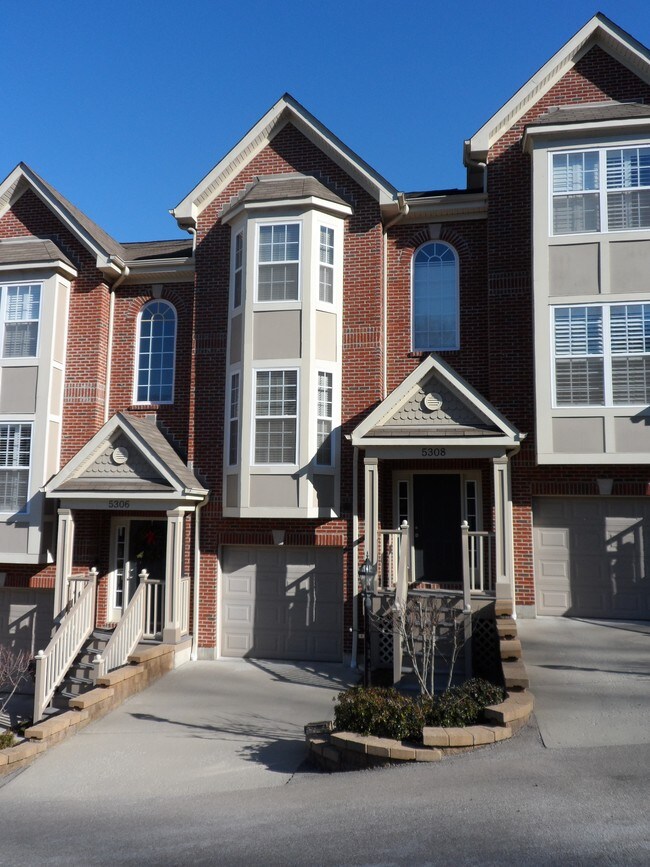 Front from outside - 5308 Reserve Cir Unit 5308