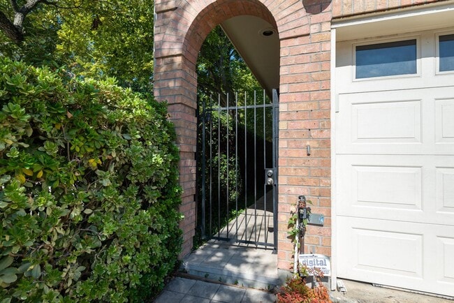 Building Photo - 5006 Nolda St