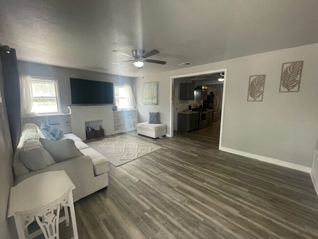 Photo - 322 Beverly Dr