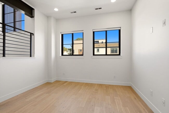 3295 Navajo St