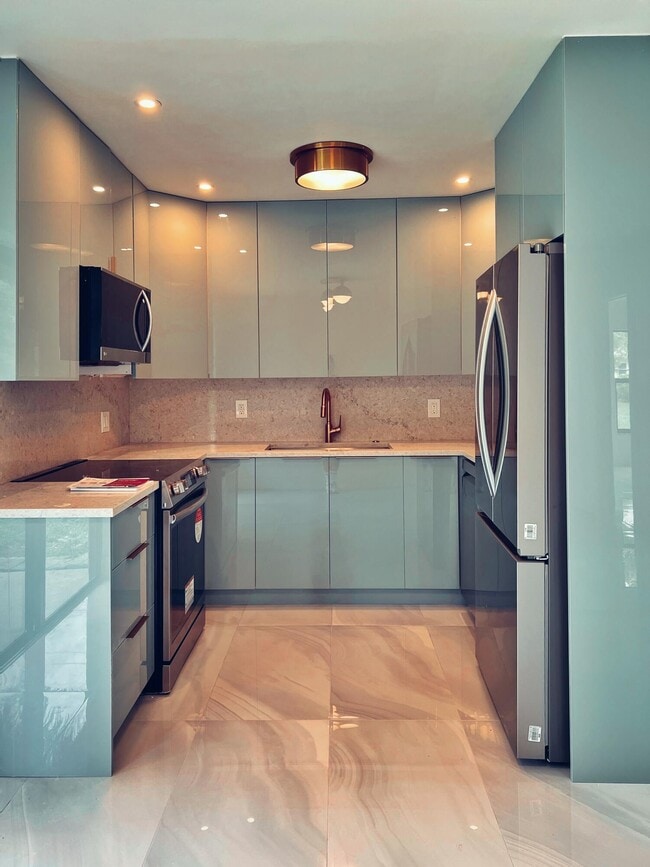 Building Photo - 9287 Sunrise Dr