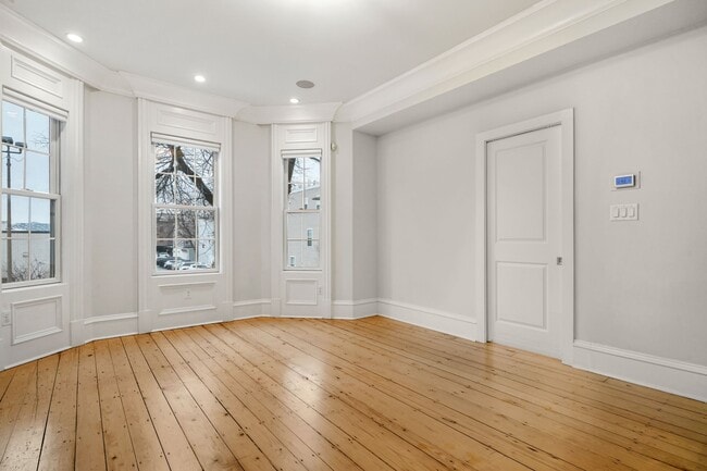 Photo - 703 E 4th St Unidad 2