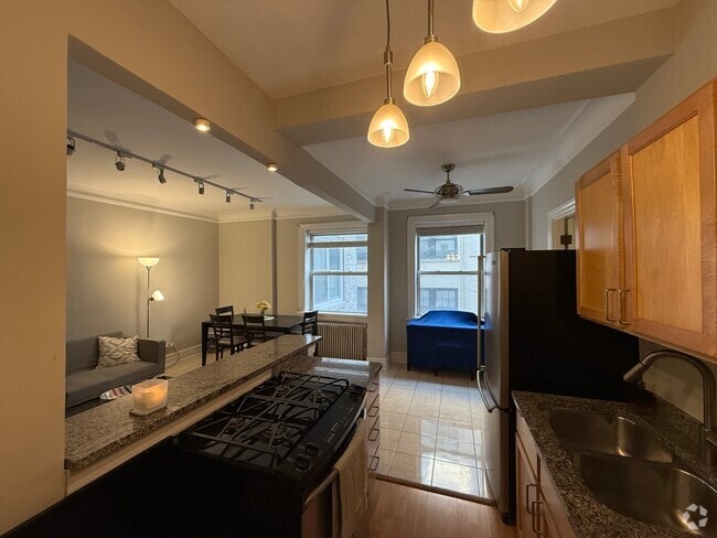 Building Photo - 1205 W Sherwin Ave Unit 507 Rental