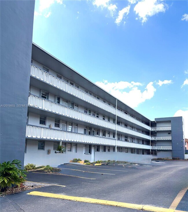 18601 NE 14th Ave Unit 301
