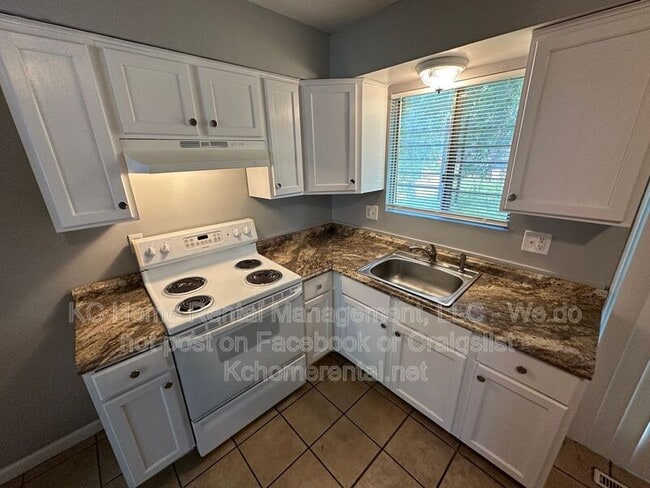 Photo - 7227 Gilmore Ave