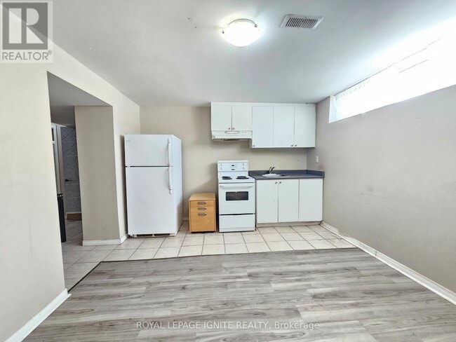 Photo - 48 Roseglor Crescent