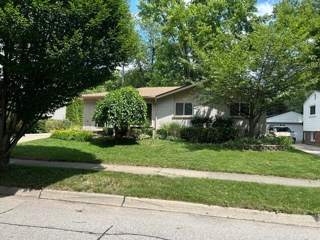 Photo - 1354 Catalpa Dr