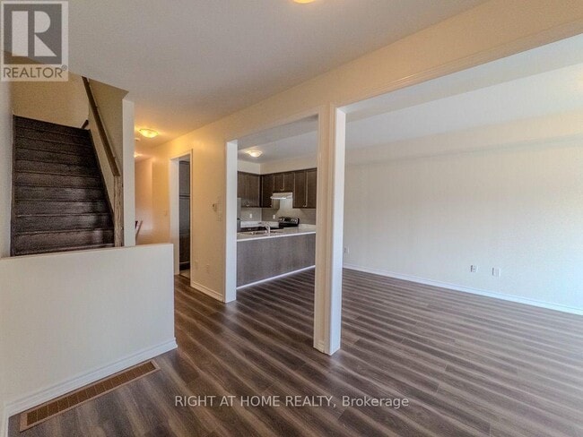 Photo - 465 Mapleton Ave