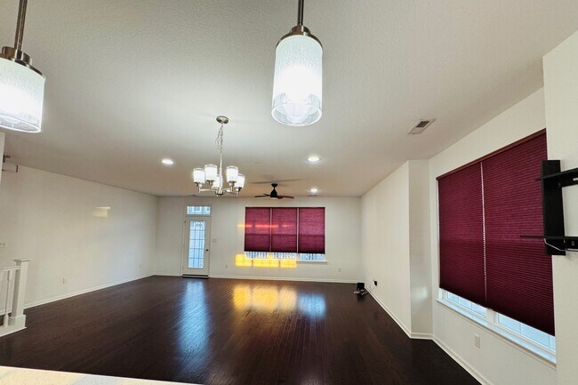 Photo - 1656 Beckenham Wy
