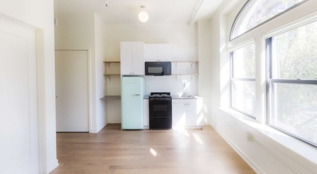 Building Photo - 790 N Clark St Rental