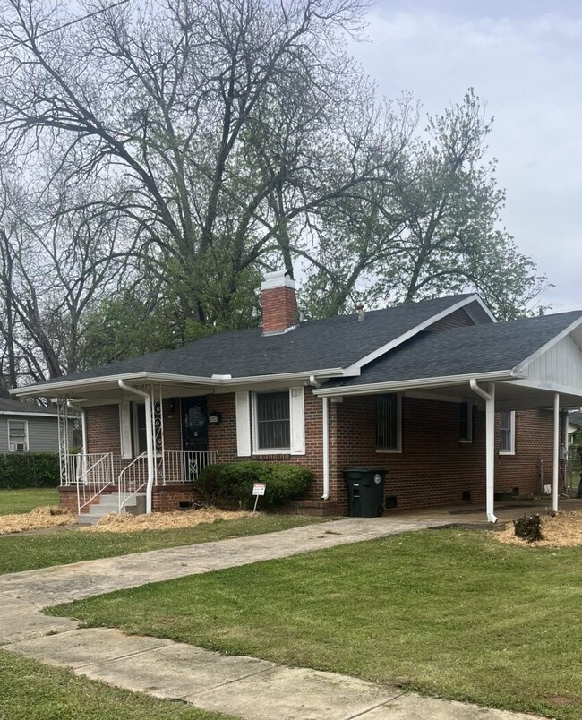 Building Photo - 56 18th Ave S