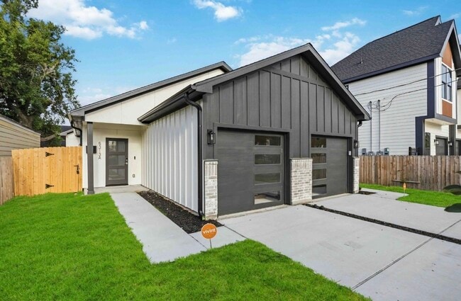 Building Photo - 5313 Bacher St